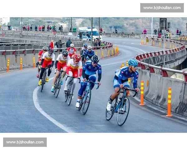 普定县第四届山地自行车越野赛激情开赛 雨露部落露营节同步启幕