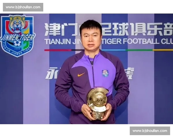 国足选帅开启年轻化转型，东亚杯启用过渡教练组