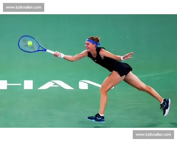 温网首日创 32.3℃历史高温！斯瓦泰克训练汗如雨下